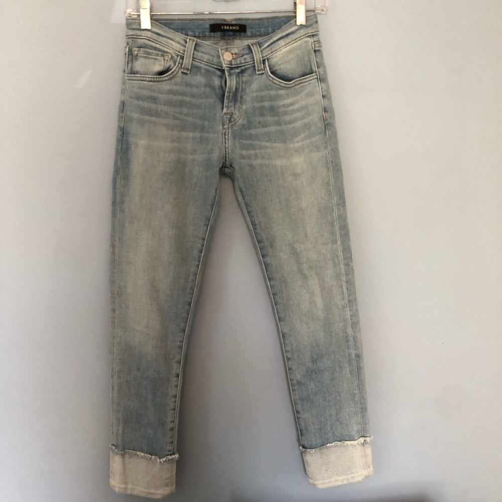 Jbrand lightwash jeans with detailed bottom